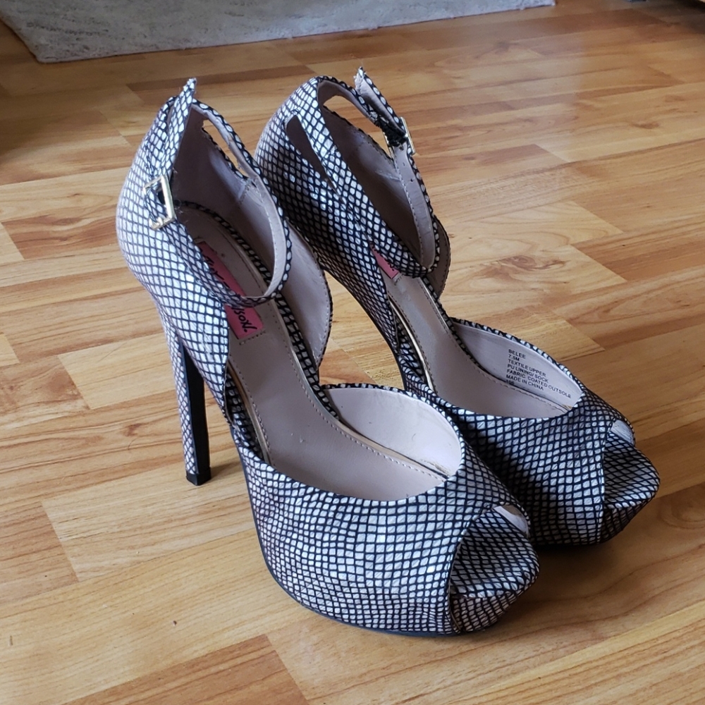 Betsey Johnson ankle strap heels Sz 7.5